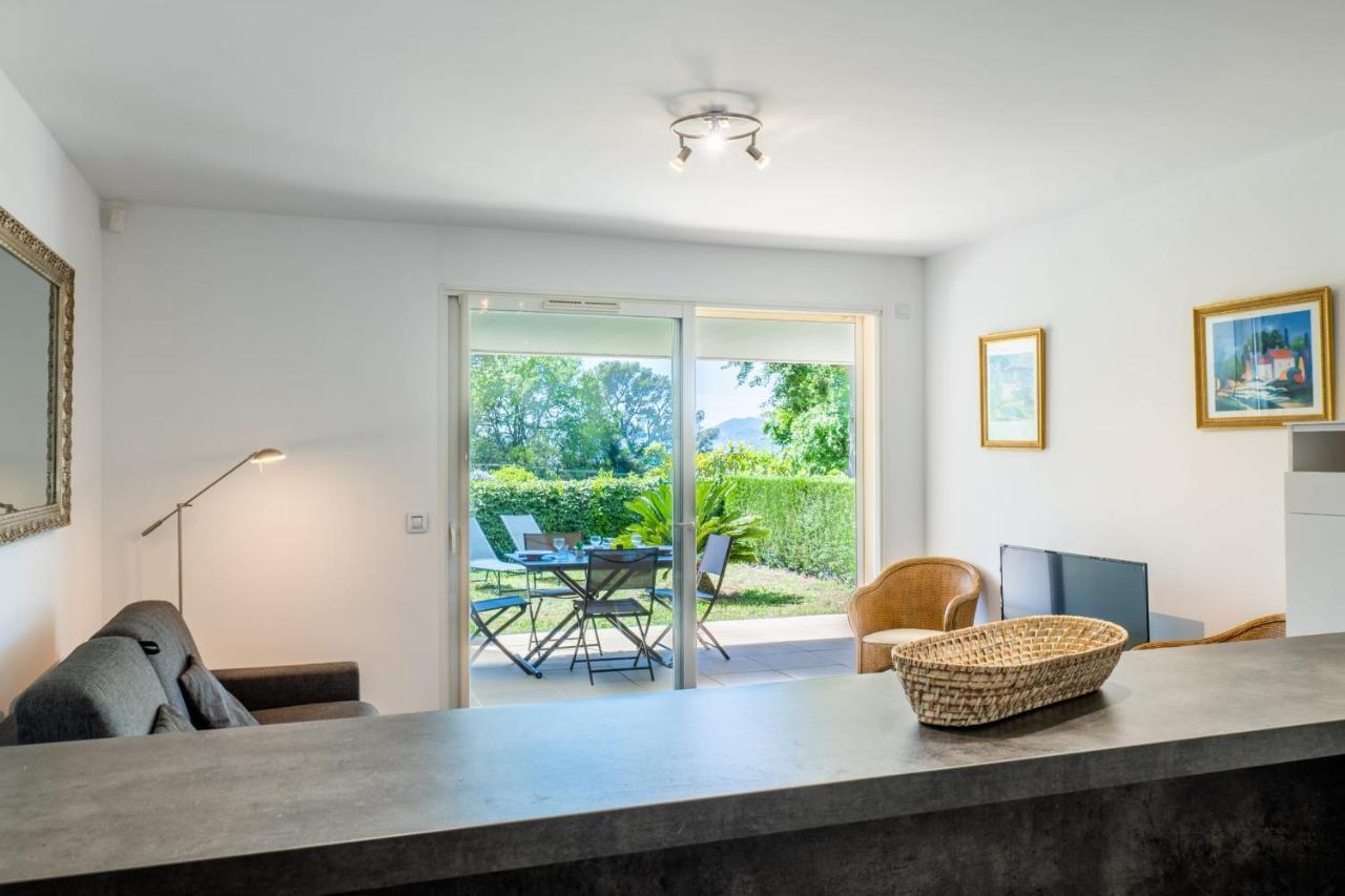Garden-level Pool & Sea View Appartement *