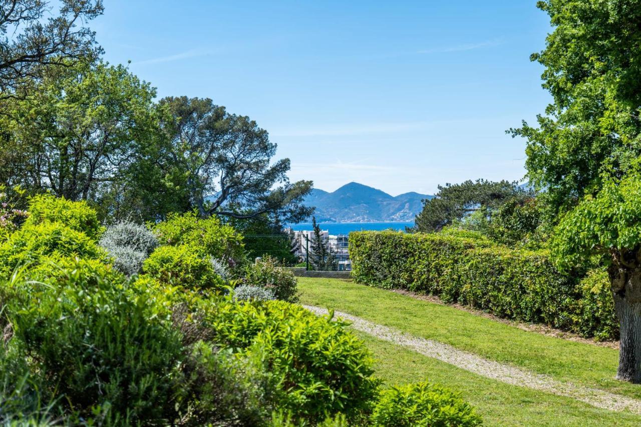 Garden-level Pool & Sea View Appartement Cannes